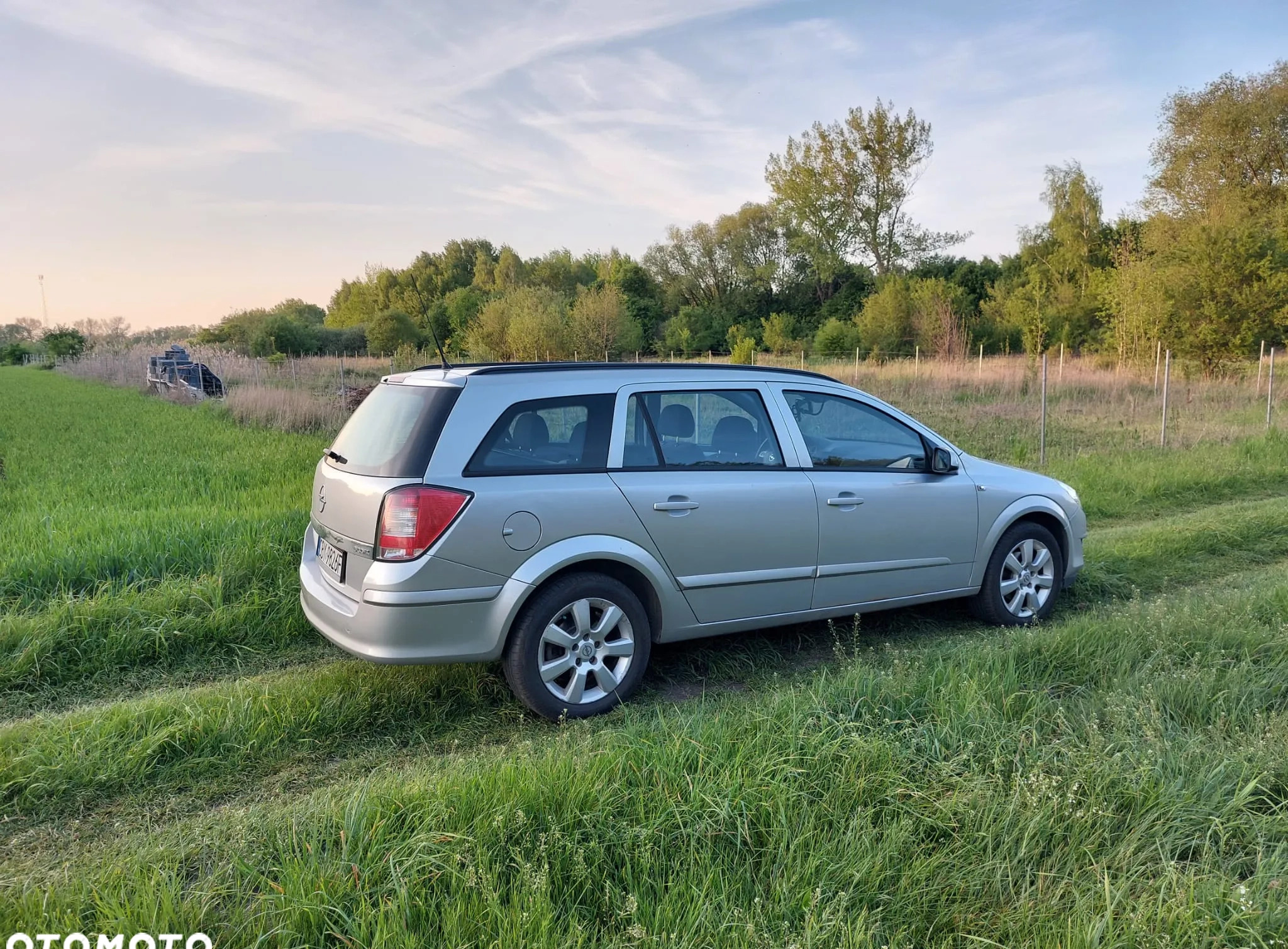 Opel Astra cena 11500 przebieg: 313000, rok produkcji 2009 z Golina małe 254